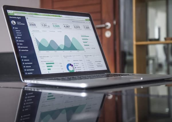 Core Web Vitals en 2025 : pourquoi la vitesse de ton site affecte directement tes ventes